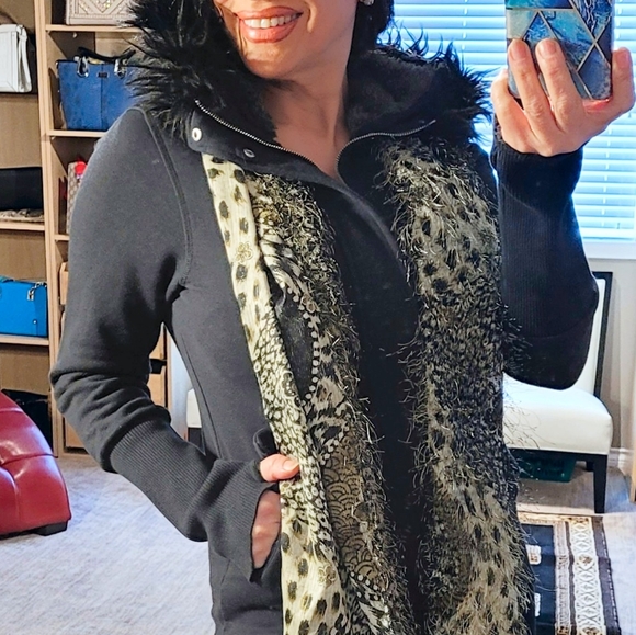 Izzue hooded coat - Picture 5 of 16